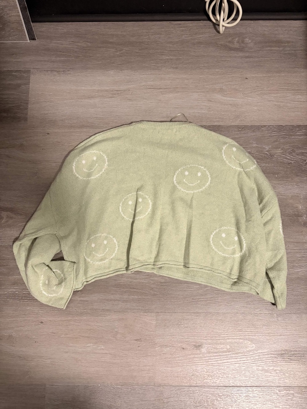 Smiley Crop Sweater - Light Green - Picture 3 of 3